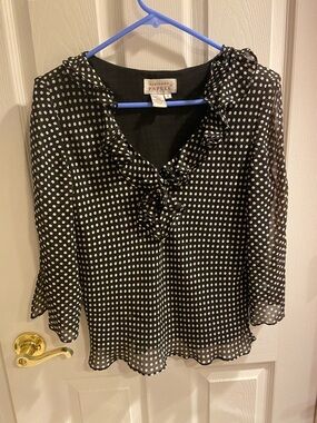 Adrianna Papell Black and White Polka Dot Ruffle V-Neck Blouse EUC 8